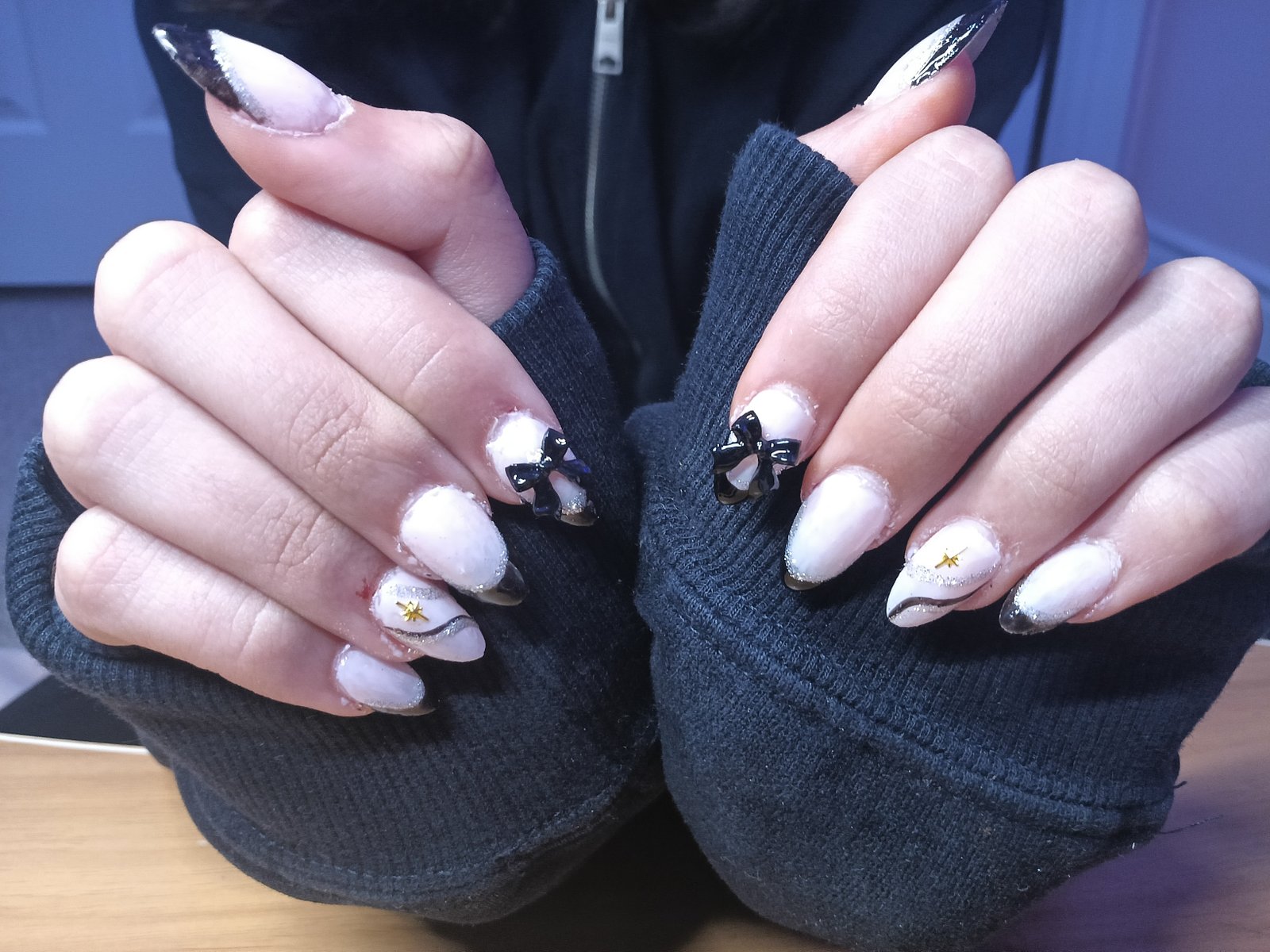 Black Swan & 3D Bow Charms — Sets by Ginni nail set worn on hands
